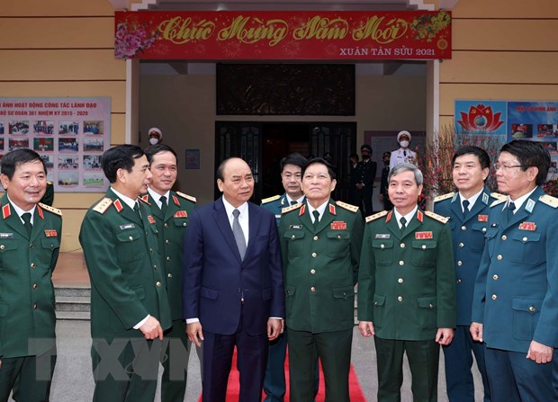 Thủ tướng Nguyễn Xuân Phúc thăm Sư đoàn Phòng không Hà Nội