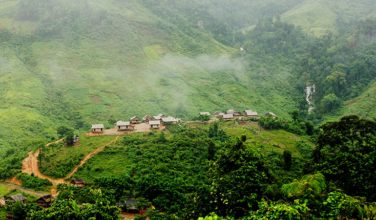 Bản làng "thay áo mới"