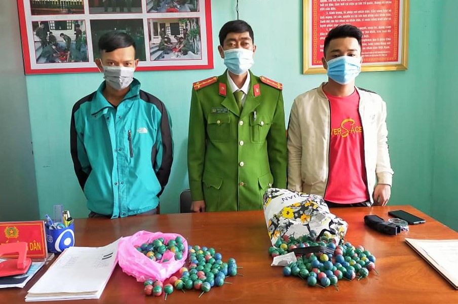 Điểm sáng về vận động người dân tự nguyện giao nộp pháo, vật liệu nổ