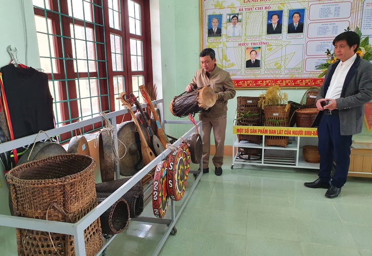 Đưa văn hóa người Bru-Vân Kiều vào trường học