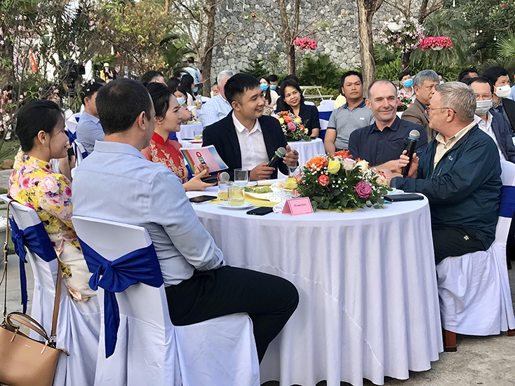 Chương trình giao lưu "Ấm nồng Tết Việt"