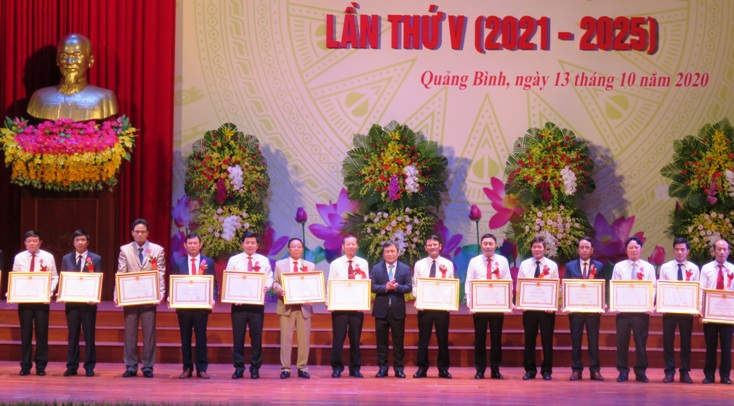 Thi đua để giữ vững "mục tiêu kép"