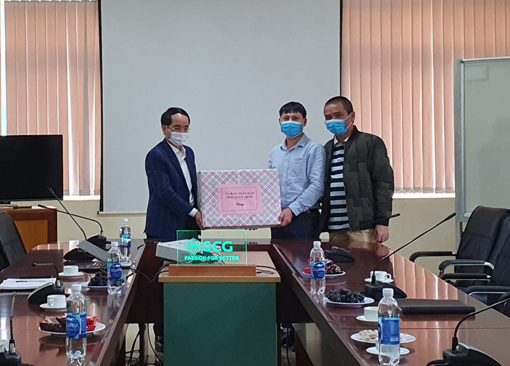 Lãnh đạo UBND tỉnh thăm các doanh nghiệp nhân dịp đầu năm mới
