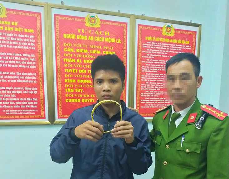 Bắt khẩn cấp đối tượng trộm cắp tài sản sau 2 giờ nhận được tin báo