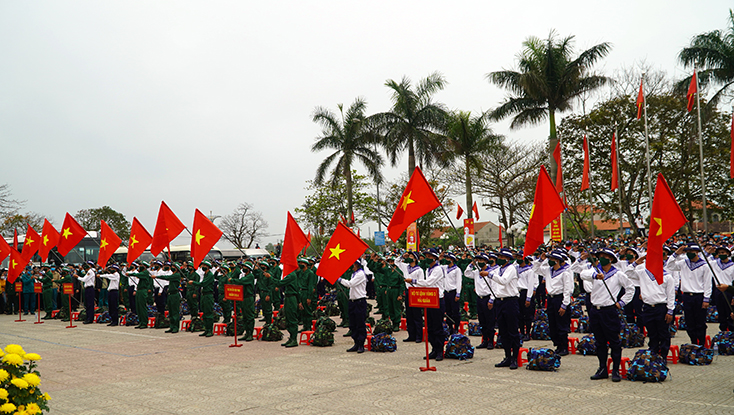 952 công dân hăng hái lên đường nhập ngũ