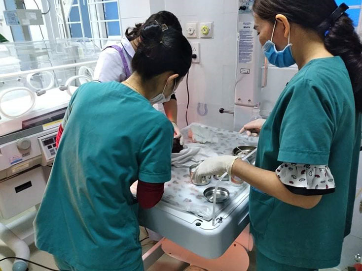 Bệnh viện đa khoa khu vực bắc Quảng Bình: Chăm sóc, điều trị cho một trẻ sơ sinh bị bỏ rơi
