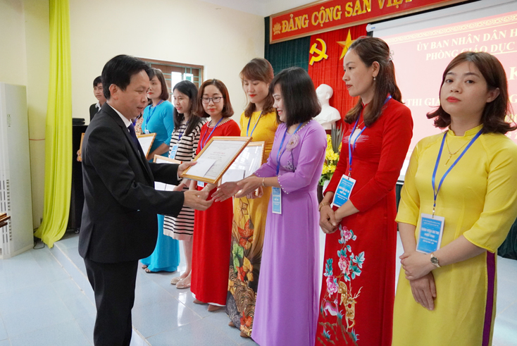 Công nhận 78 giáo viên dạy giỏi tiểu học cấp huyện năm học 2020-2021