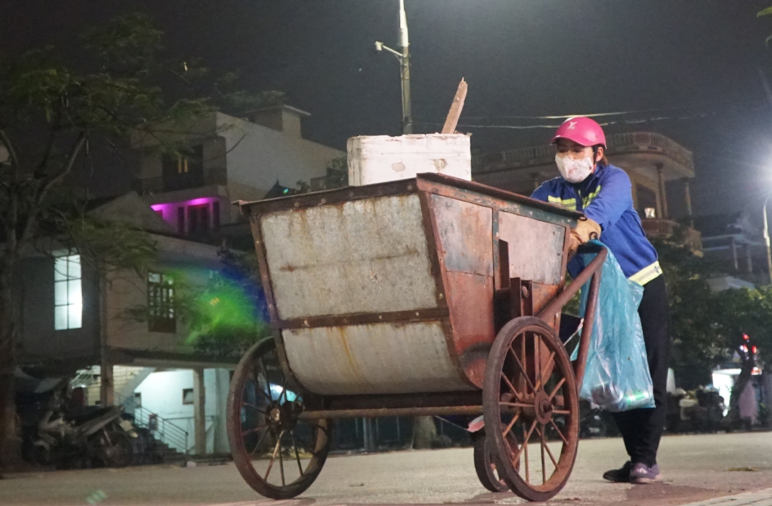 Nhớ chị trên đường vắng!