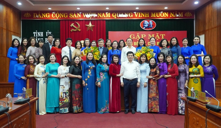 "Chúng tôi nói về chúng tôi!"