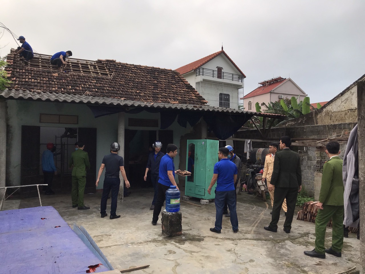 Tuổi trẻ Đồng Hới sửa nhà ở giúp hộ nghèo