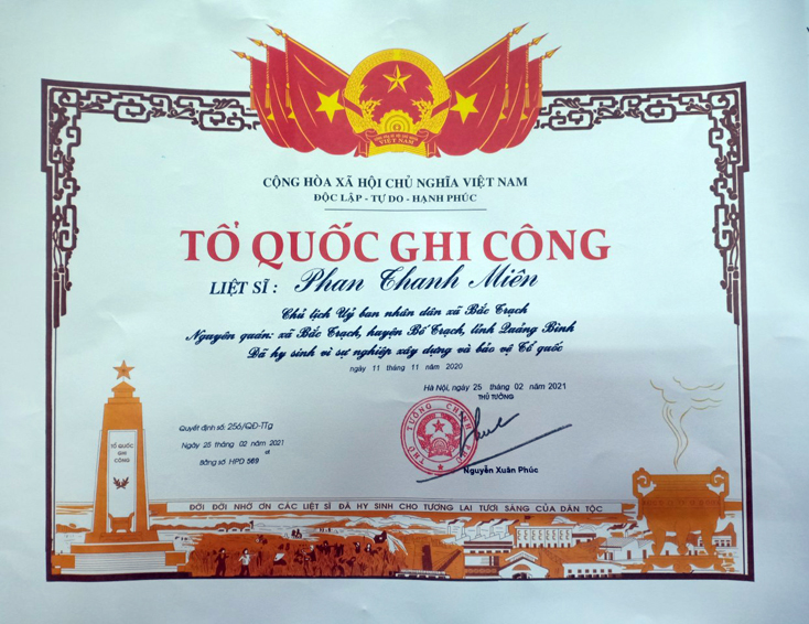 Cấp Bằng "Tổ quốc ghi công" cho Chủ tịch UBND xã quên mình vì dân