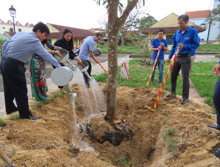 Ra quân Tháng Thanh niên năm 2021 và hưởng ứng Tết trồng cây "Đời đời nhớ ơn Bác Hồ "