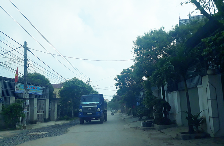 Dân khổ vì... bụi đường