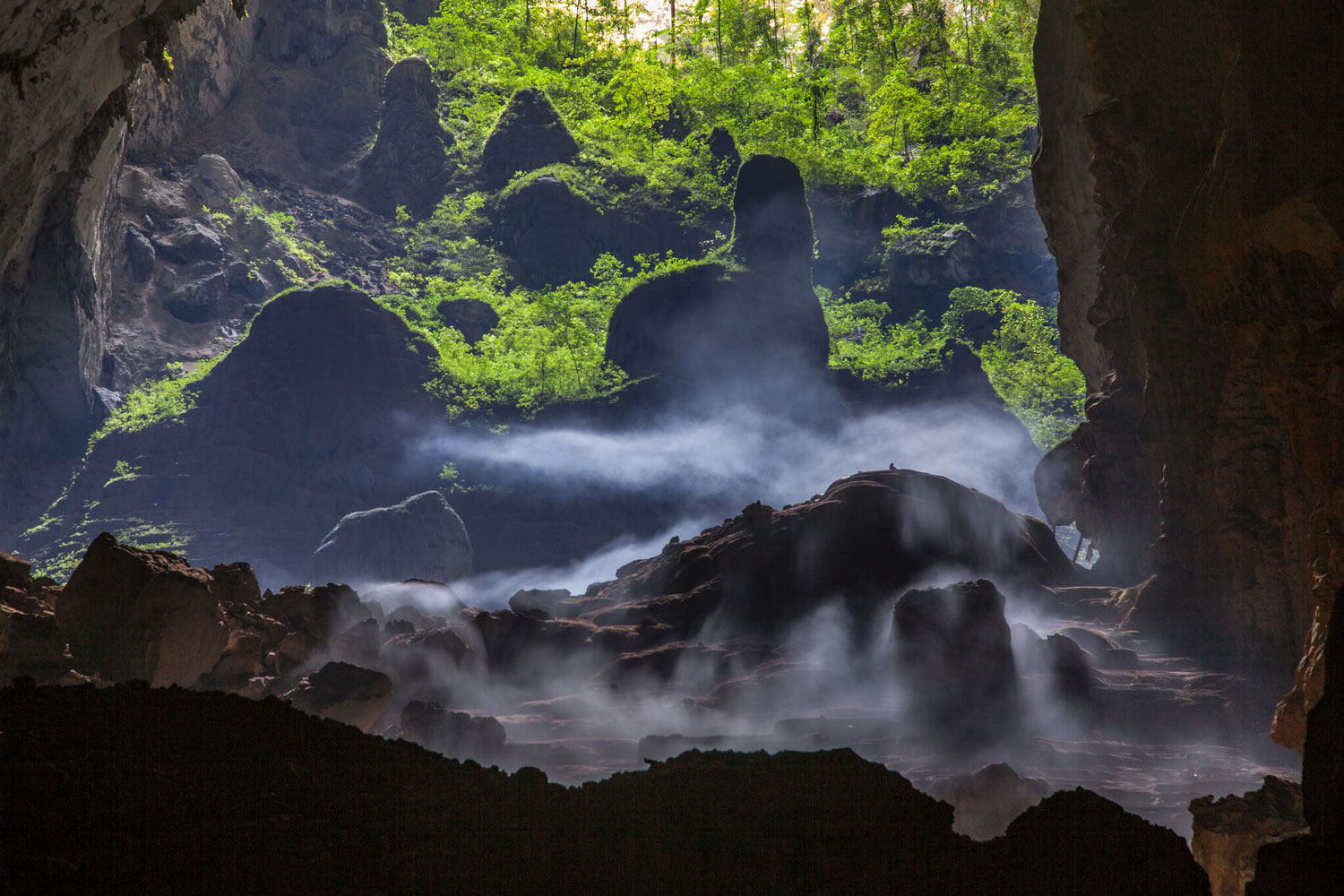 Tour thám hiểm Hang Sơn Đoòng kín khách năm 2021