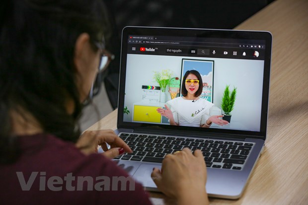 Canh cánh nỗi lo con trẻ bị 'đầu độc,' phơi bày mặt trái mạng xã hội