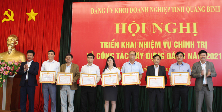 Gắn công tác Đảng với nhiệm vụ sản xuất, kinh doanh
