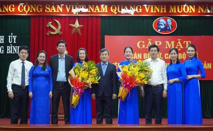Kiện toàn đội ngũ cán bộ lãnh đạo, quản lý cấp sở, ngành, đơn vị, địa phương gắn với tạo nguồn cán bộ nữ, cán bộ trẻ