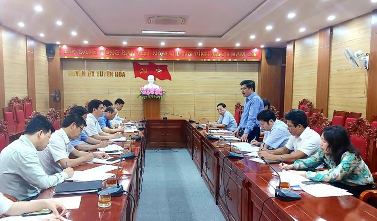 Đồng chí Trưởng ban Tổ chức Tỉnh ủy làm việc với Thường trực  Huyện ủy Tuyên Hóa