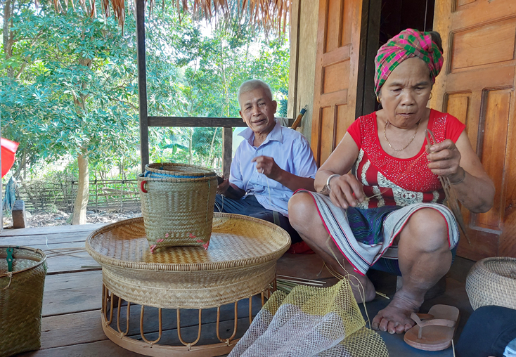 Gìn giữ những "linh vật" của bản làng