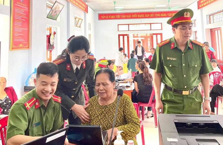 Công an TP. Đồng Hới: Làm thủ tục cấp căn cước công dân không kể ngày nghỉ
