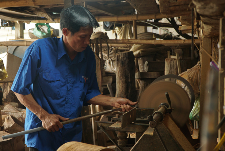 Nghị lực phi thường của chàng thanh niên vượt lên tật nguyền