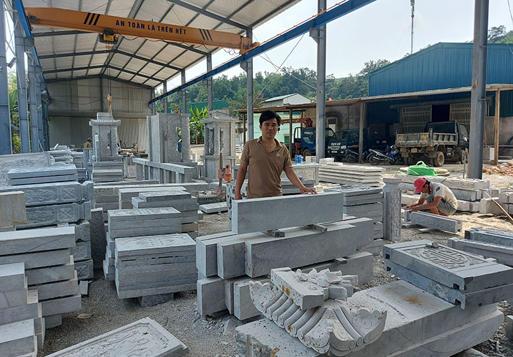 "Gieo" đam mê vào phiến đá quê hương
