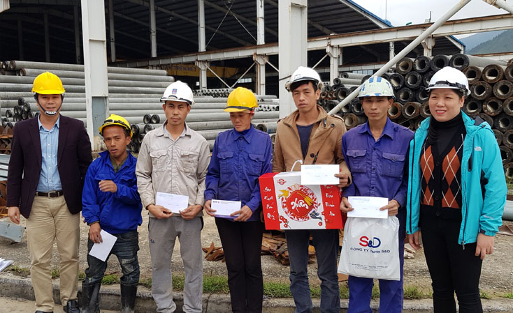 Cùng doanh nghiệp, người lao động vượt khó
