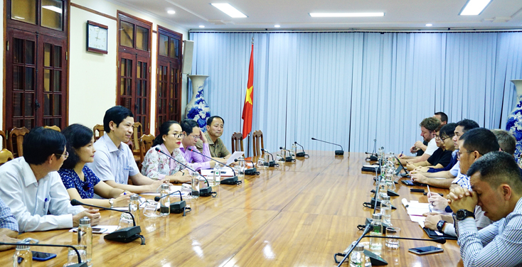 Lãnh đạo UBND tỉnh tiếp xã giao đoàn công tác Đại sứ quán một số nước tại Việt Nam