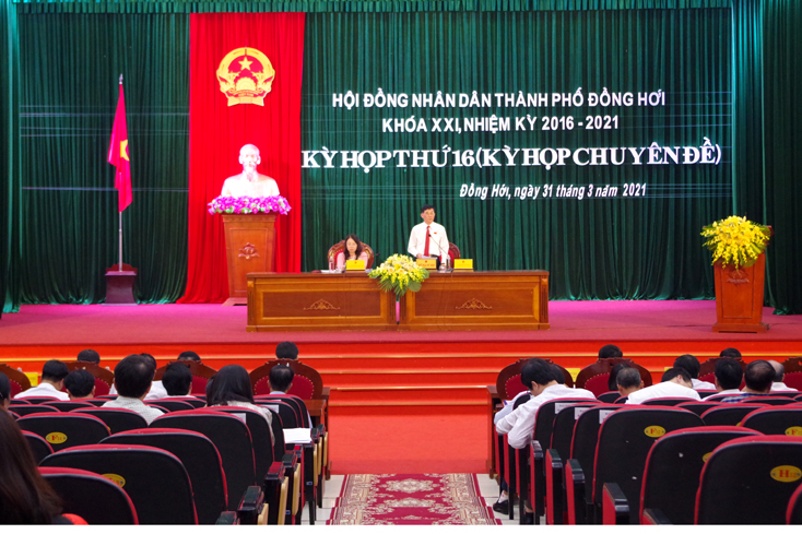 Xem xét thông qua các tờ trình, dự thảo nghị quyết quan trọng về kinh tế-xã hội và công tác tổ chức cán bộ