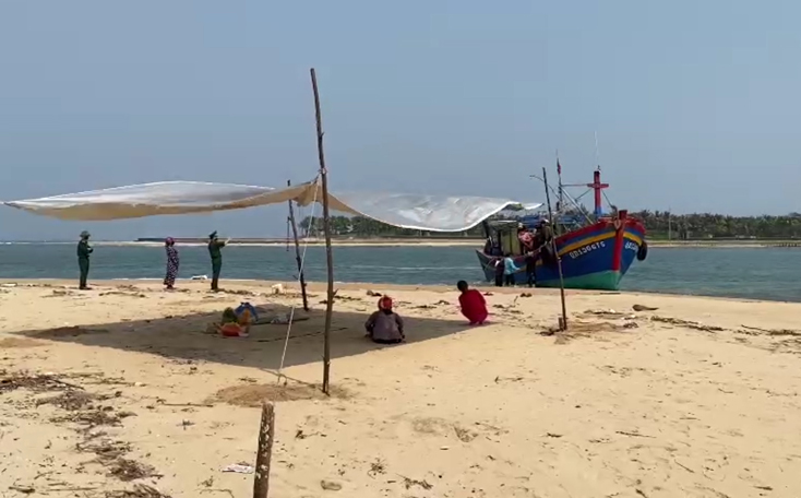 Tìm thấy thi thể ngư dân mất tích trên vùng biển Quảng Bình