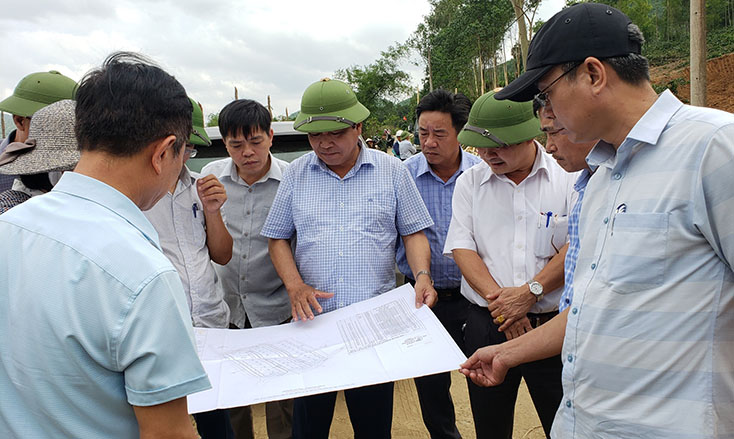 Đẩy nhanh tiến độ thi công các khu tái định cư cho người dân huyện Tuyên Hóa, Minh Hóa do sạt lở đất