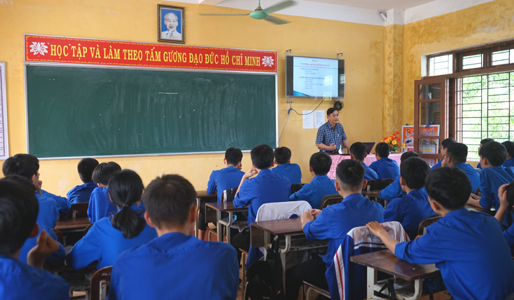 Cục Thuế tỉnh-Trường THPT Nguyễn Chí Thanh: Mở các lớp bồi dưỡng giáo dục pháp luật về thuế