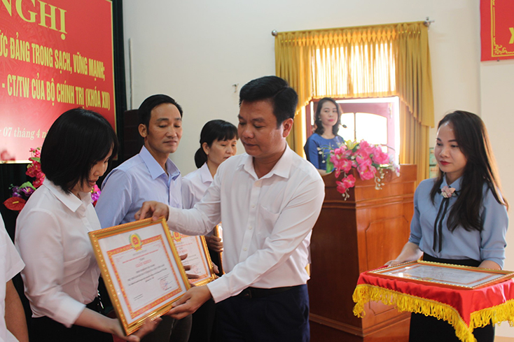 Tiếp tục nâng cao năng lực lãnh đạo, sức chiến đấu của tổ chức đảng