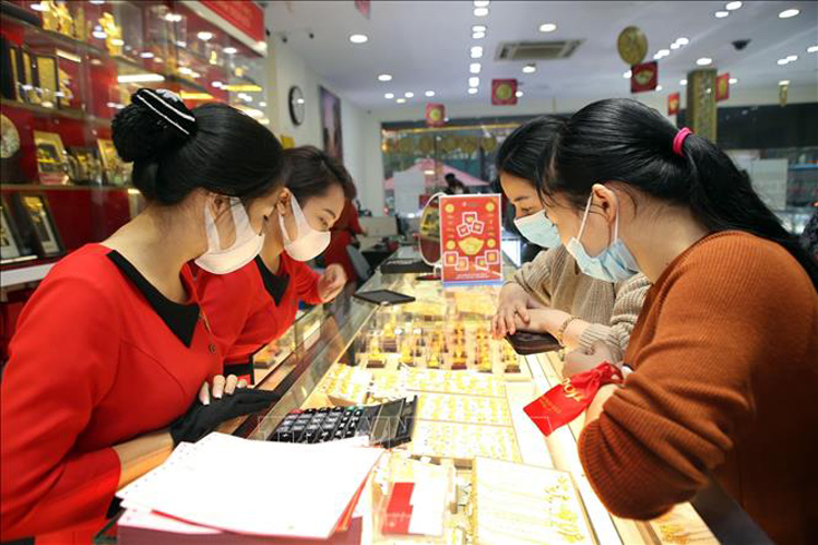 Giá vàng sáng nay 8-4 giảm 120.000 đồng/lượng