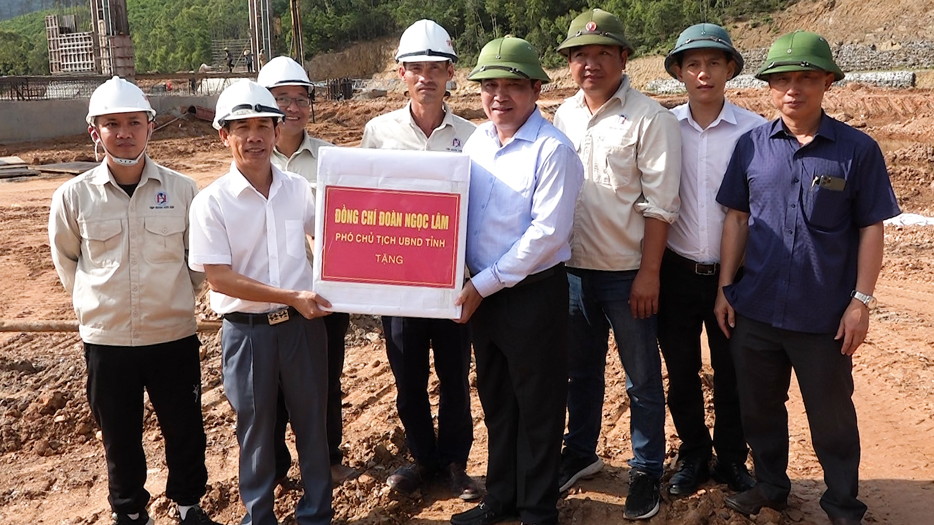 Khởi công chặn dòng, dẫn dòng dự án Hệ thống thủy lợi Rào Nan