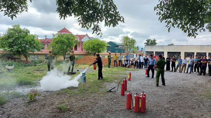 Tuyên Hóa: Huấn luyện, bồi dưỡng nghiệp vụ phòng cháy chữa cháy cho lực lượng PCCC cơ sở