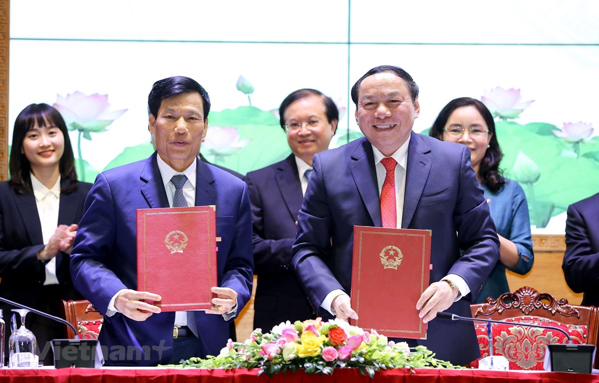Chính thức bàn giao nhiệm vụ Bộ trưởng Bộ Văn hóa, Thể thao và Du lịch