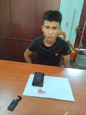 Bắt quả tang đối tượng tàng trữ trái phép 140 viên ma túy tổng hợp
