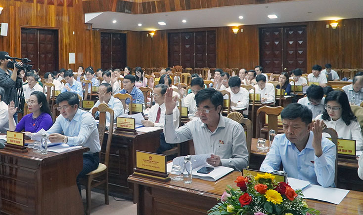 Nghị quyết HĐND tỉnh Quảng Bình khóa XVII, kỳ họp thứ 19 (tiếp theo)