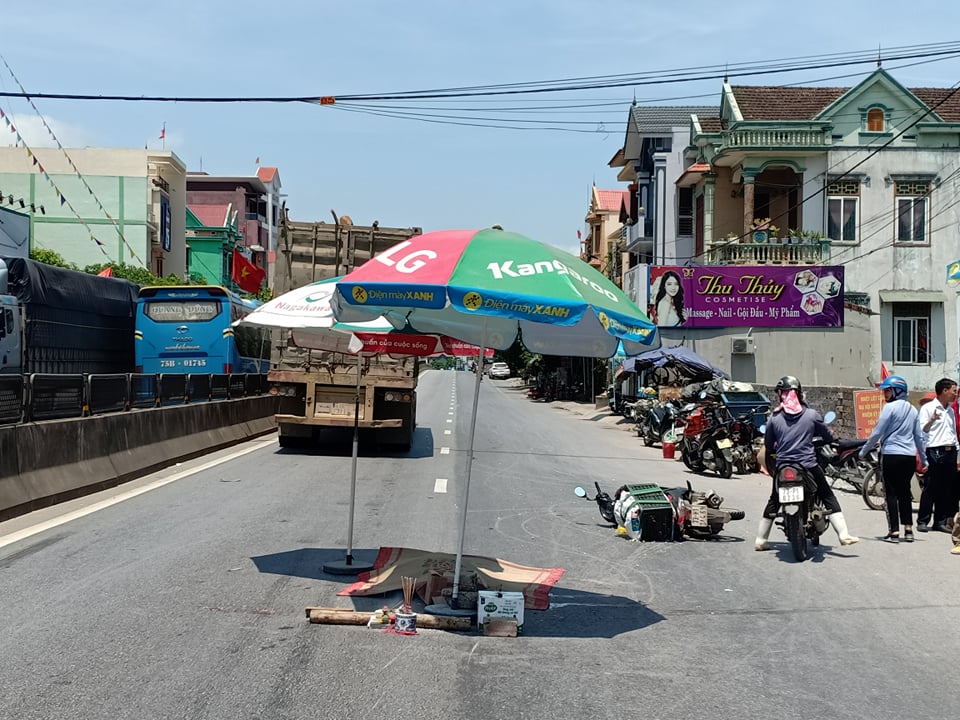 Va chạm với xe đầu kéo, một người tử vong