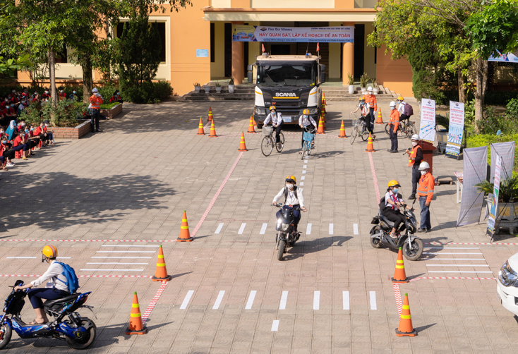 Tuyên truyền pháp luật về ATGT cho học sinh miền núi