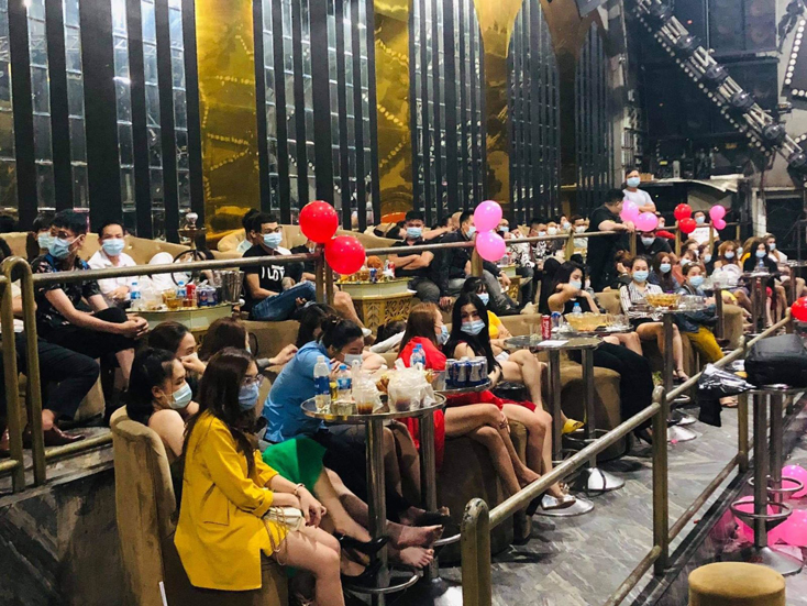 Đột kích quán bar Enjoy, phát hiện trên 100 khách dương tính với ma túy