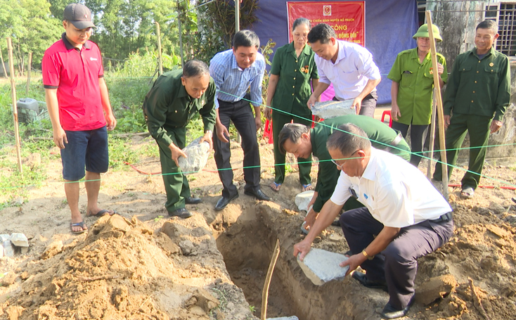 Hỗ trợ nhà ở cho các gia đình có hoàn cảnh khó khăn