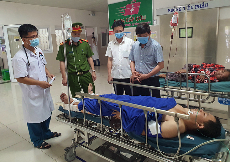Thăm và hỗ trợ nạn nhân tai nạn giao thông
