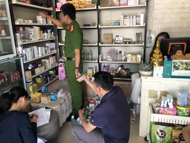 Công an TP. Đồng Hới thu giữ lô mỹ phẩm không rõ nguồn gốc