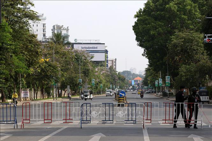 Thủ tướng Campuchia kêu gọi người dân chia sẻ khó khăn chung