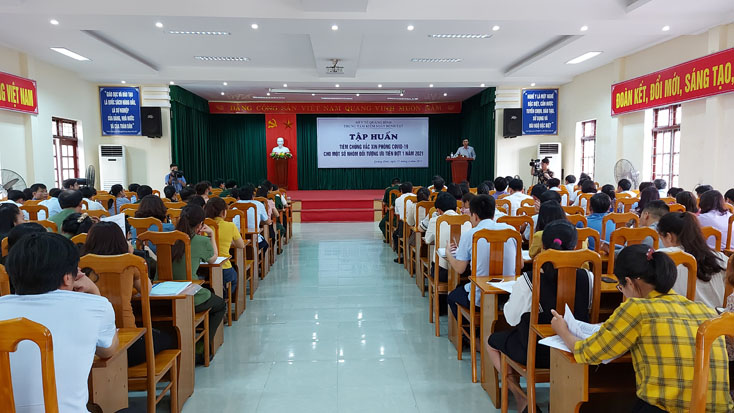 Tập huấn về công tác tiêm chủng vắc-xin phòng Covid-19