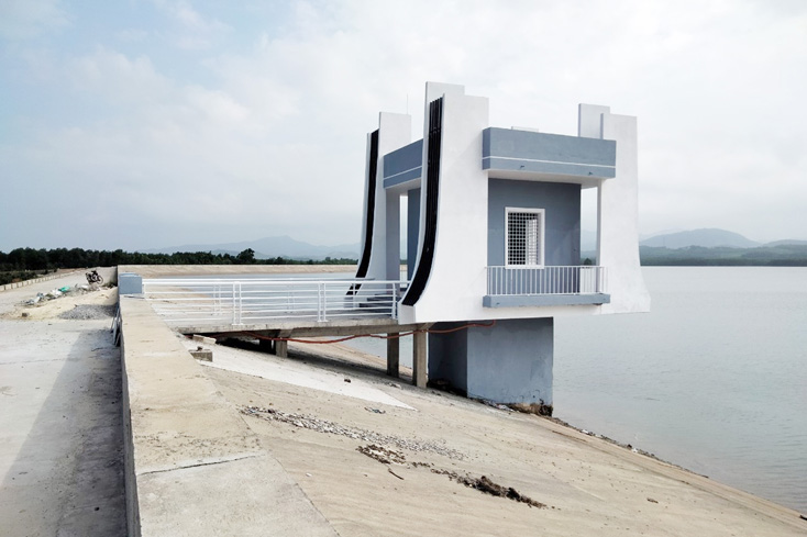 Phấn đấu hoàn thành và bàn giao đưa vào sử dụng trước mùa mưa bão năm 2021