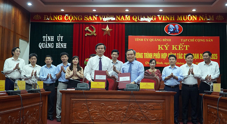 Ký kết chương trình phối hợp giữa Tỉnh ủy Quảng Bình và Tạp chí Cộng sản
