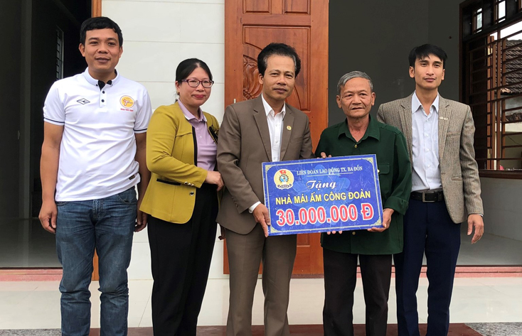 Đẩy mạnh các phong trào thi đua yêu nước